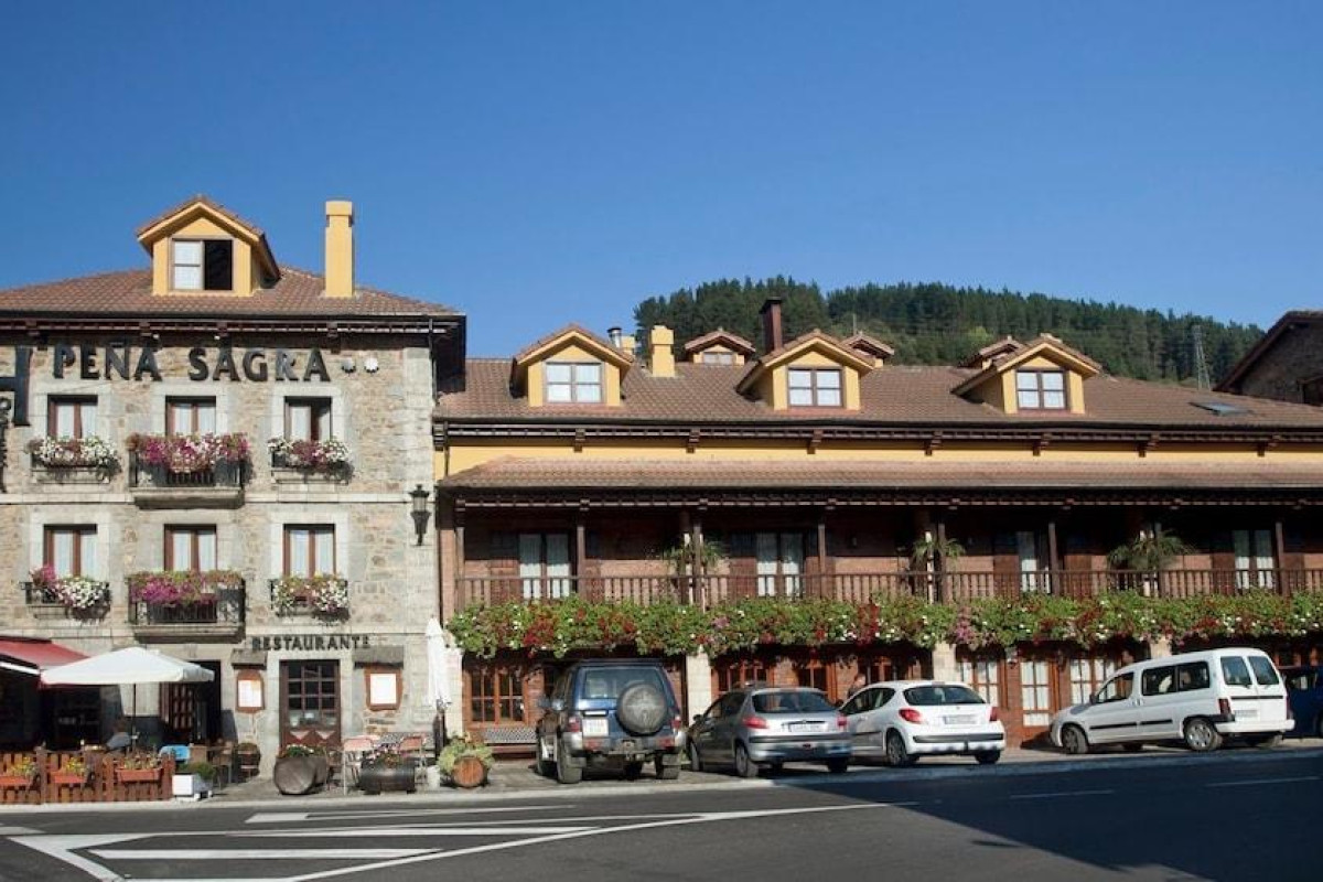 Hosteria Peña Sagra