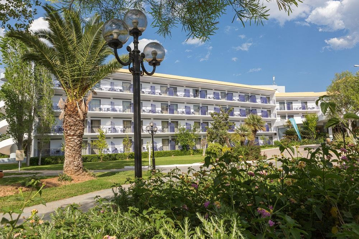 Golden Coast Hotel & Bungalows