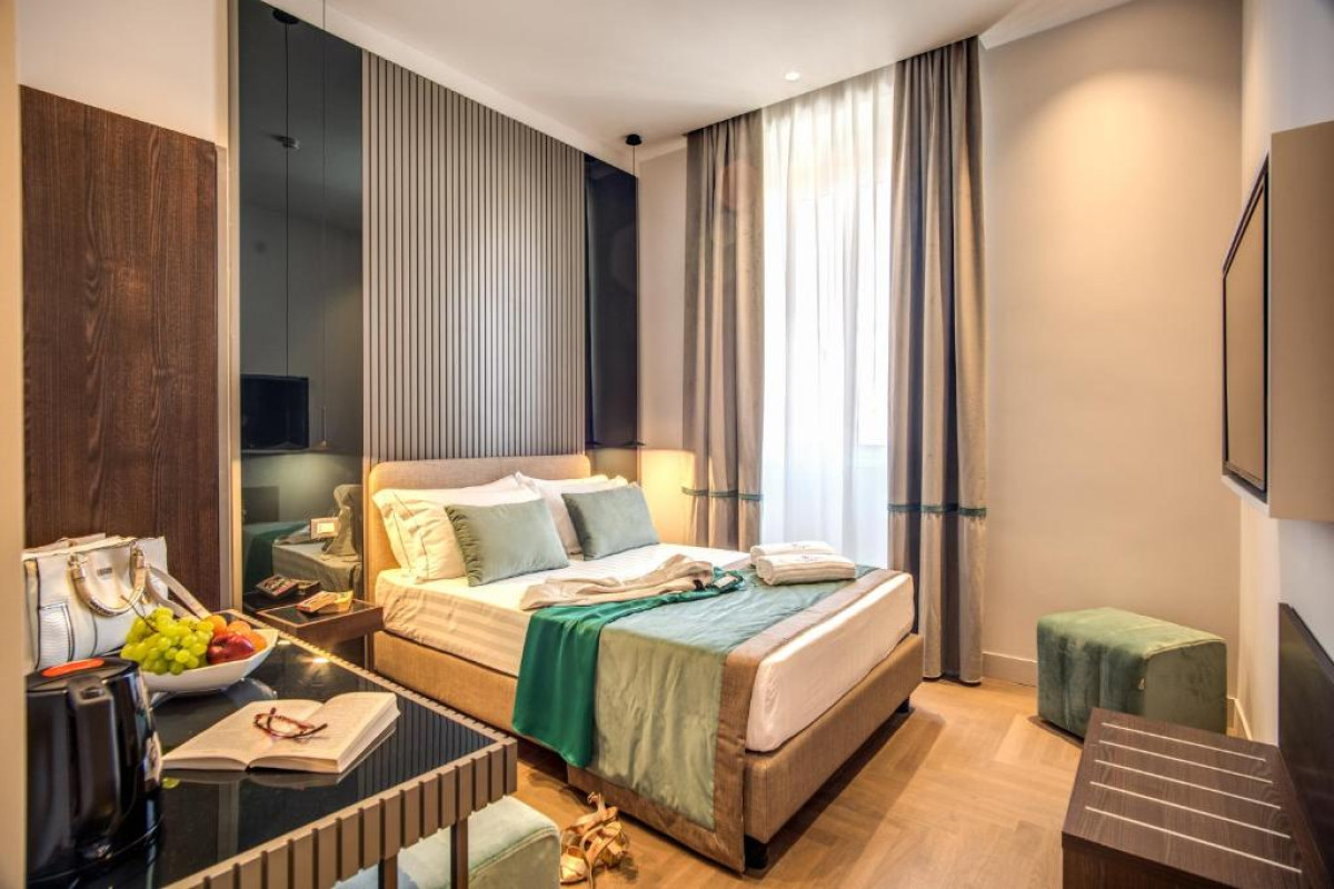 Hotel 77 Seventy-Seven