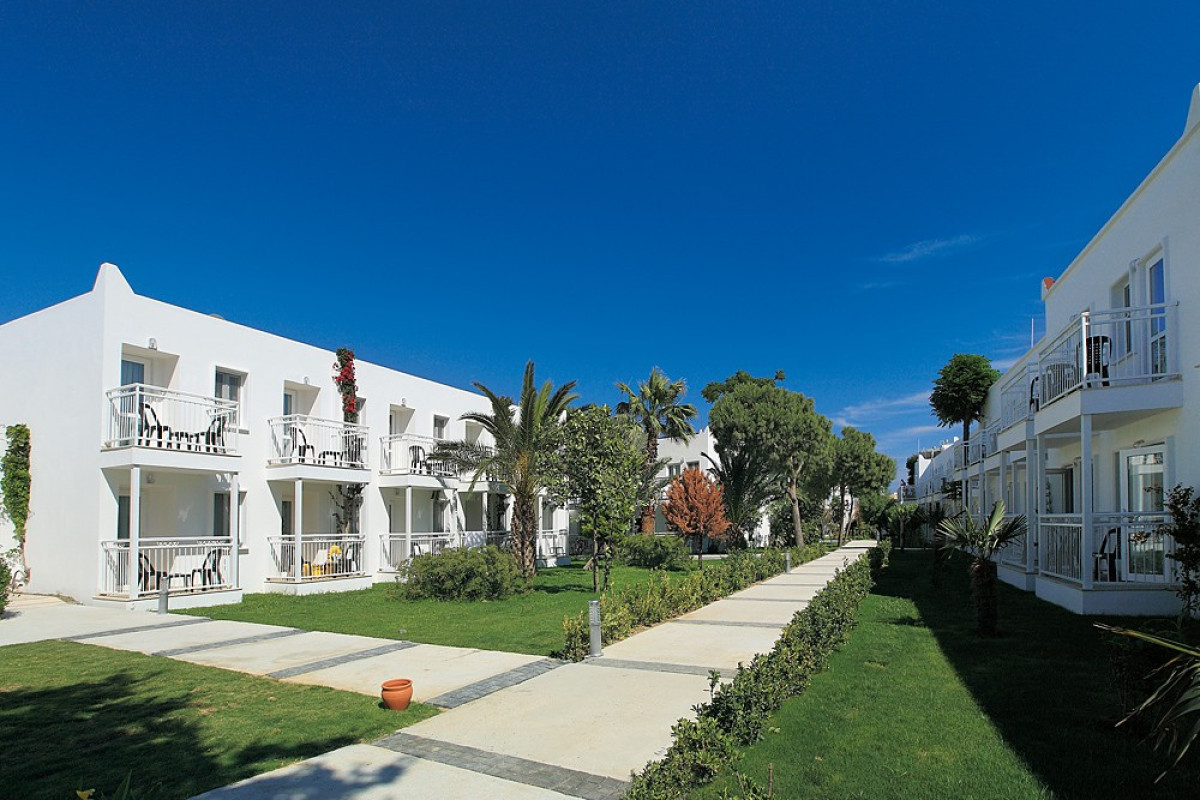PETUNYA BEACH RESORT