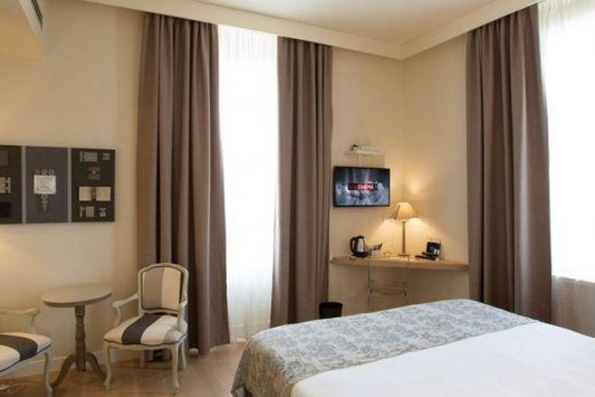 Hotel 900