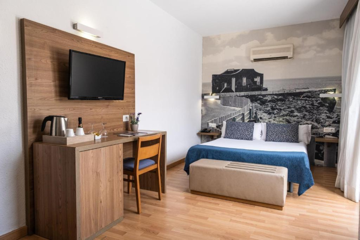HOTEL ADONIS PLAZA