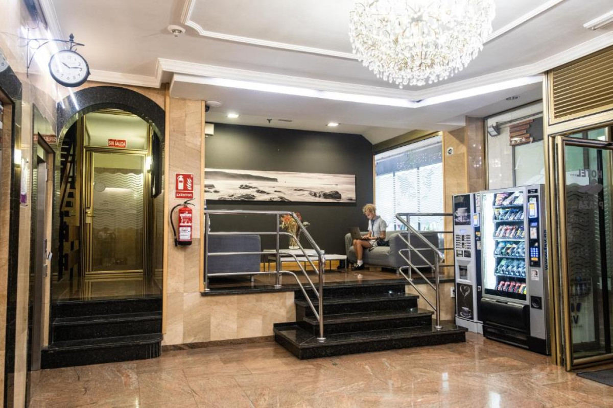 HOTEL ADONIS PLAZA