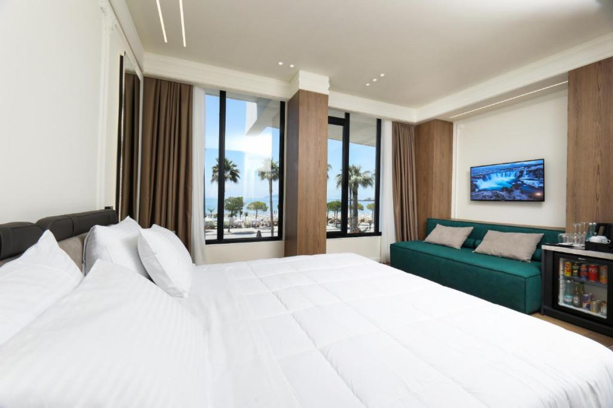 Hotel Adore