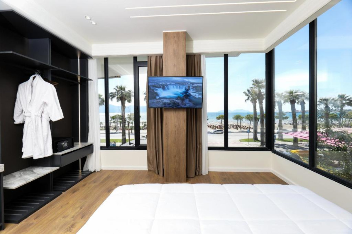 Hotel Adore