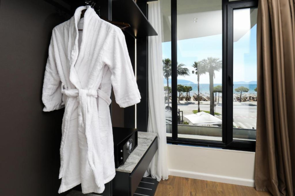 Hotel Adore