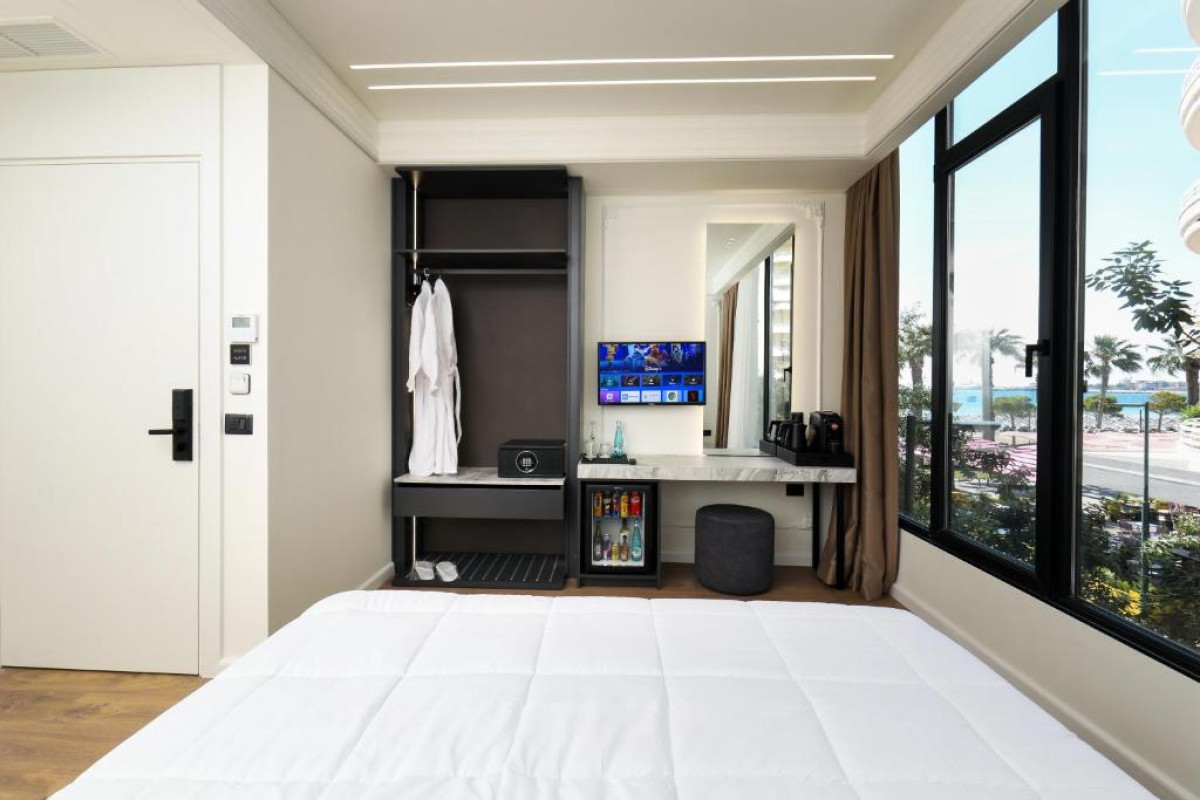 Hotel Adore