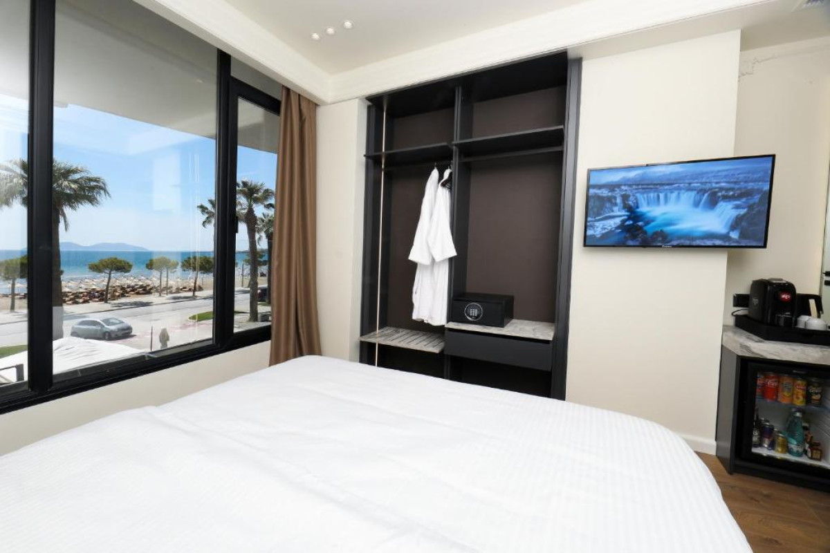 Hotel Adore