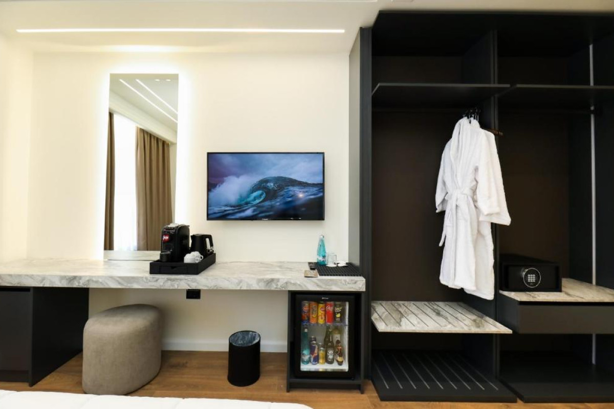 Hotel Adore