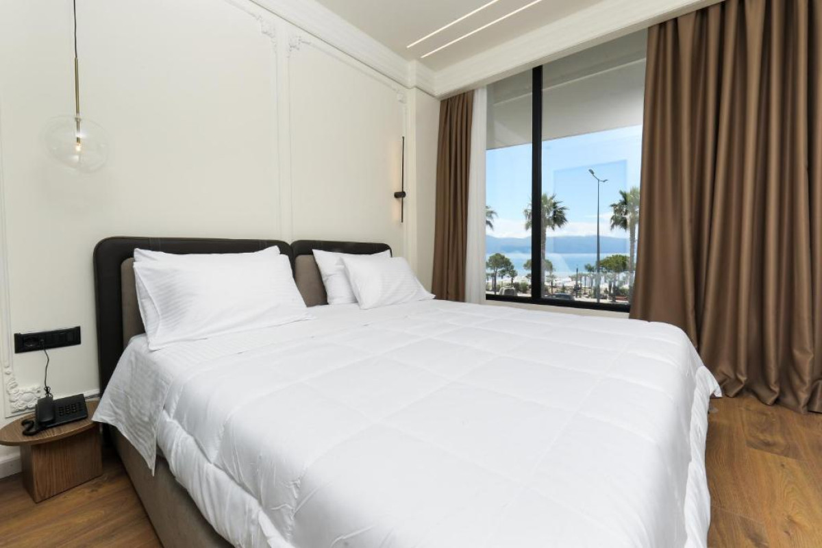 Hotel Adore