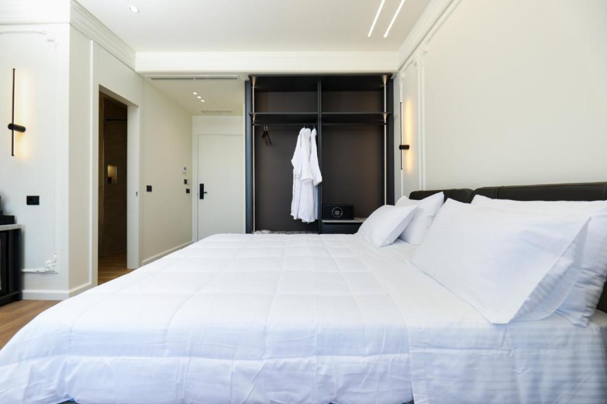 Hotel Adore