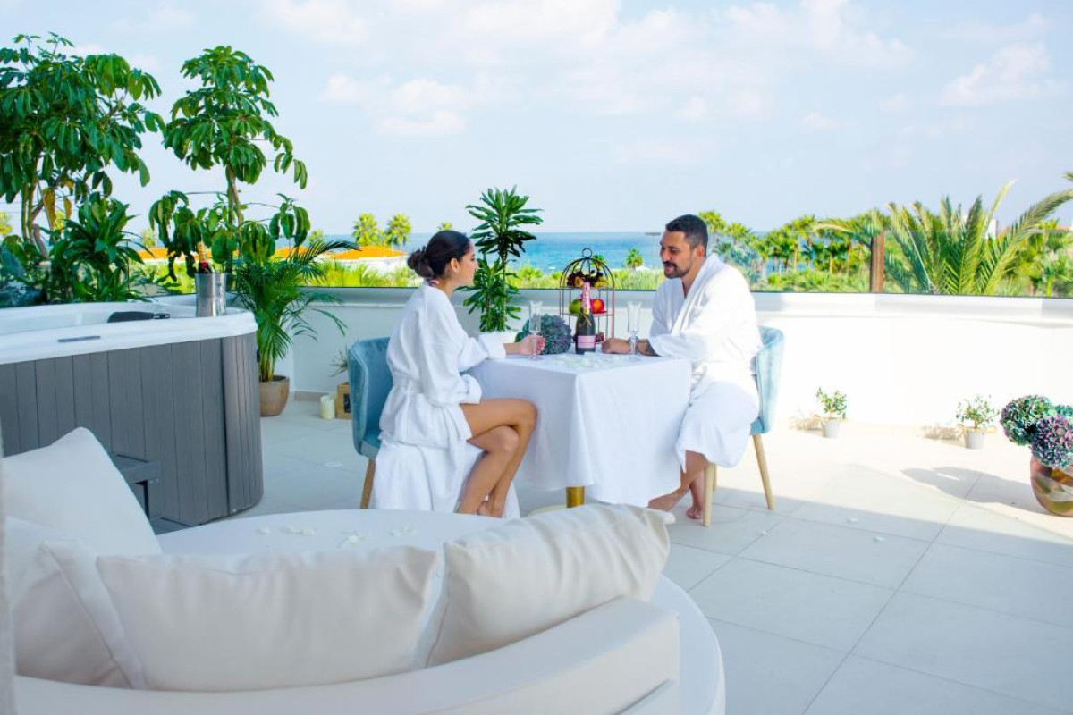 AT HERBAL HOTEL (Protaras)