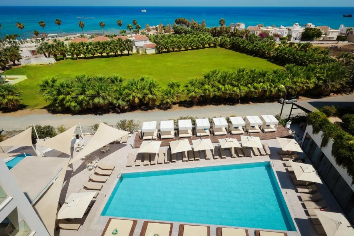 AT HERBAL HOTEL (Protaras)