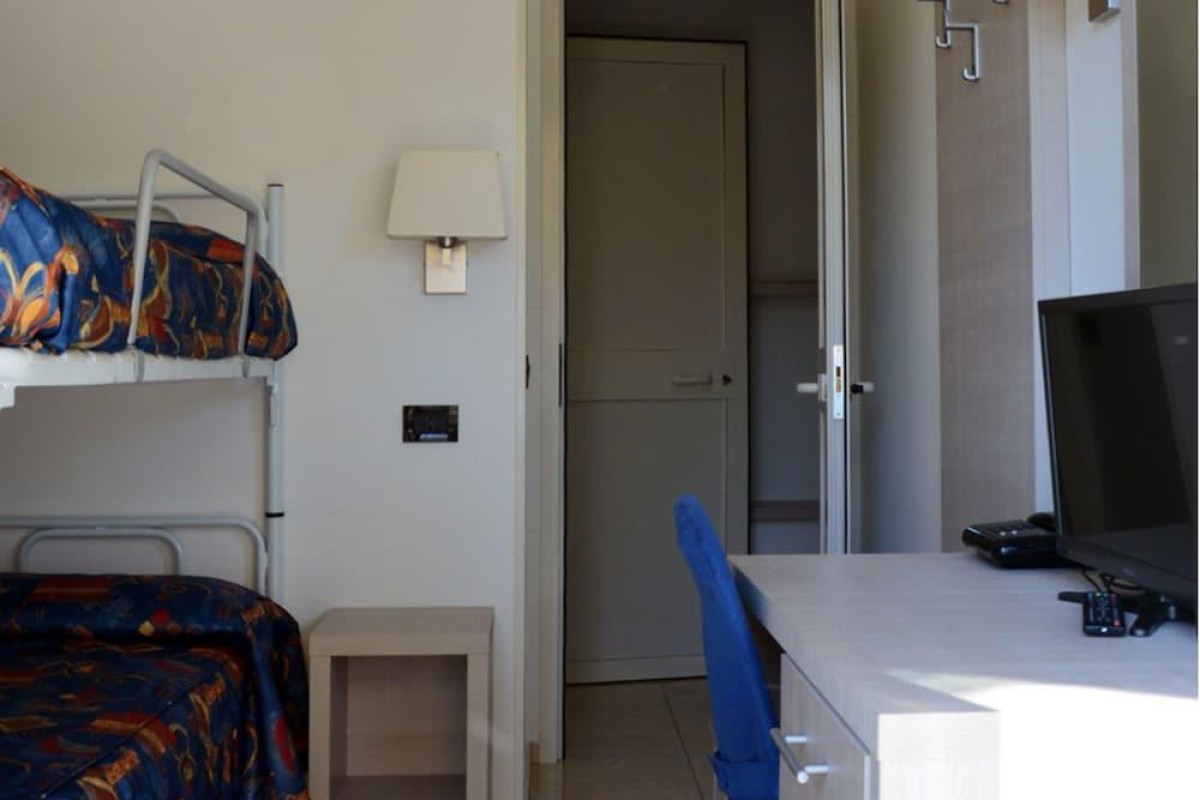 HOTEL ATHENA