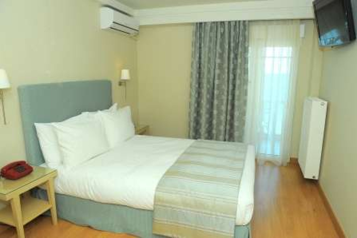 Hotel Avra