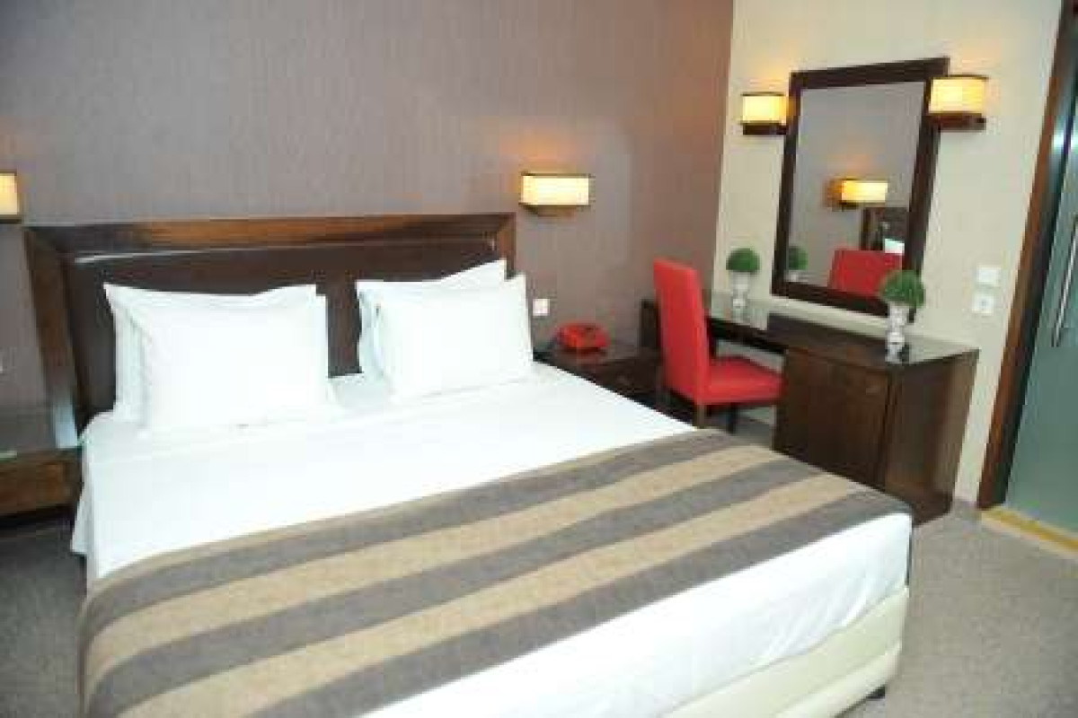 Hotel Avra