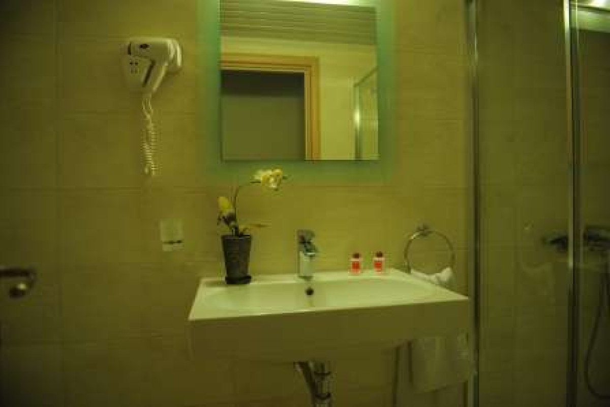 Hotel Avra