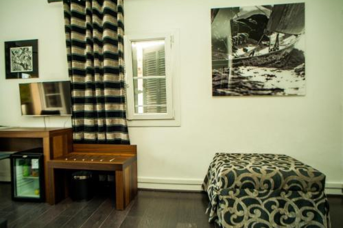 Hotel B Lodge