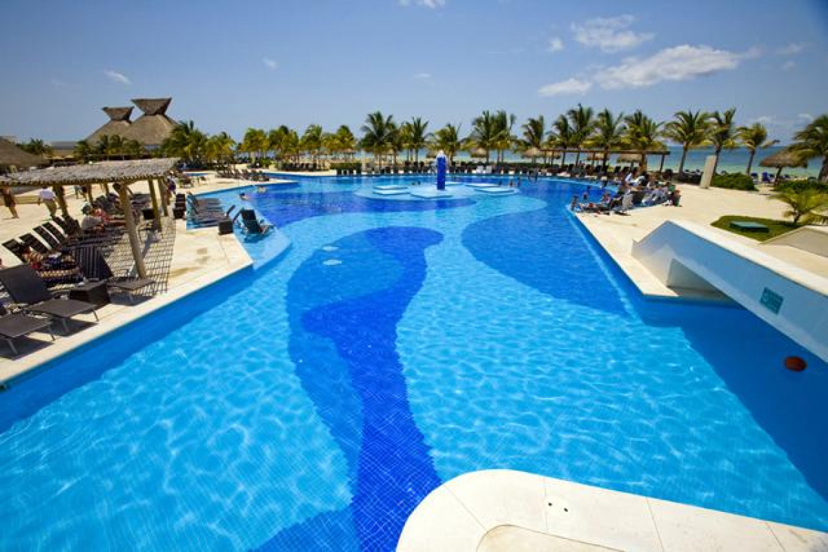 BLUEBAY GRAND ESMERALDA