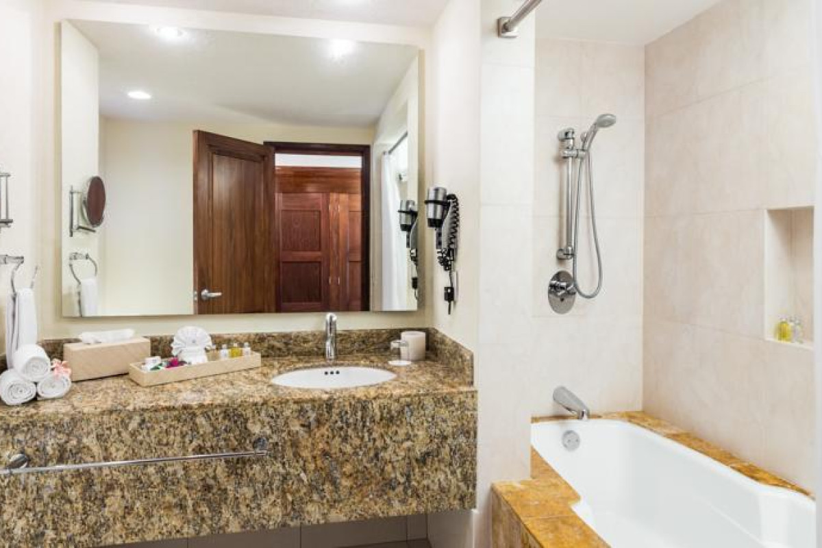BLUEBAY GRAND ESMERALDA
