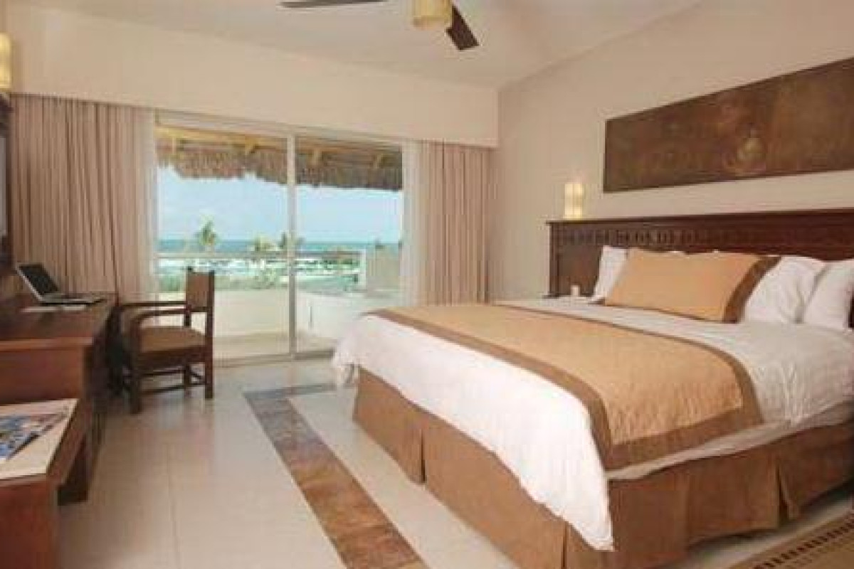 BLUEBAY GRAND ESMERALDA