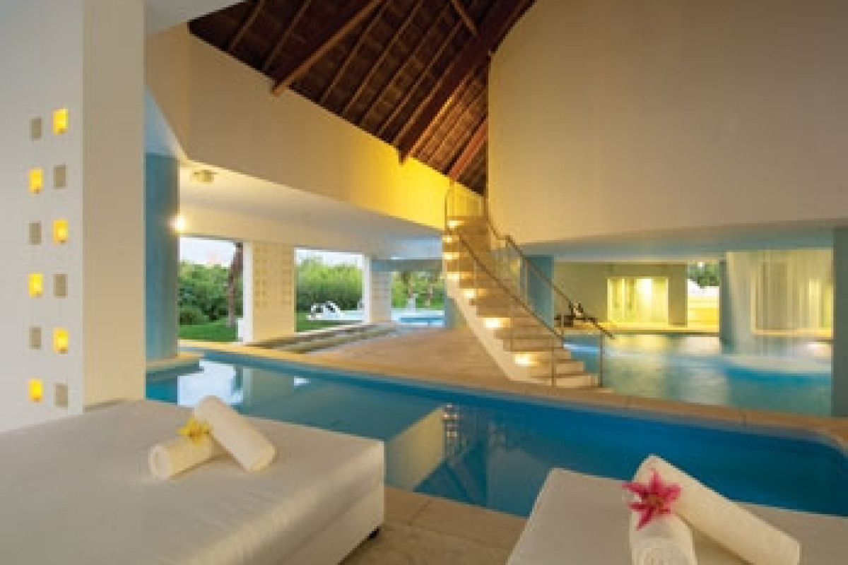 BLUEBAY GRAND ESMERALDA