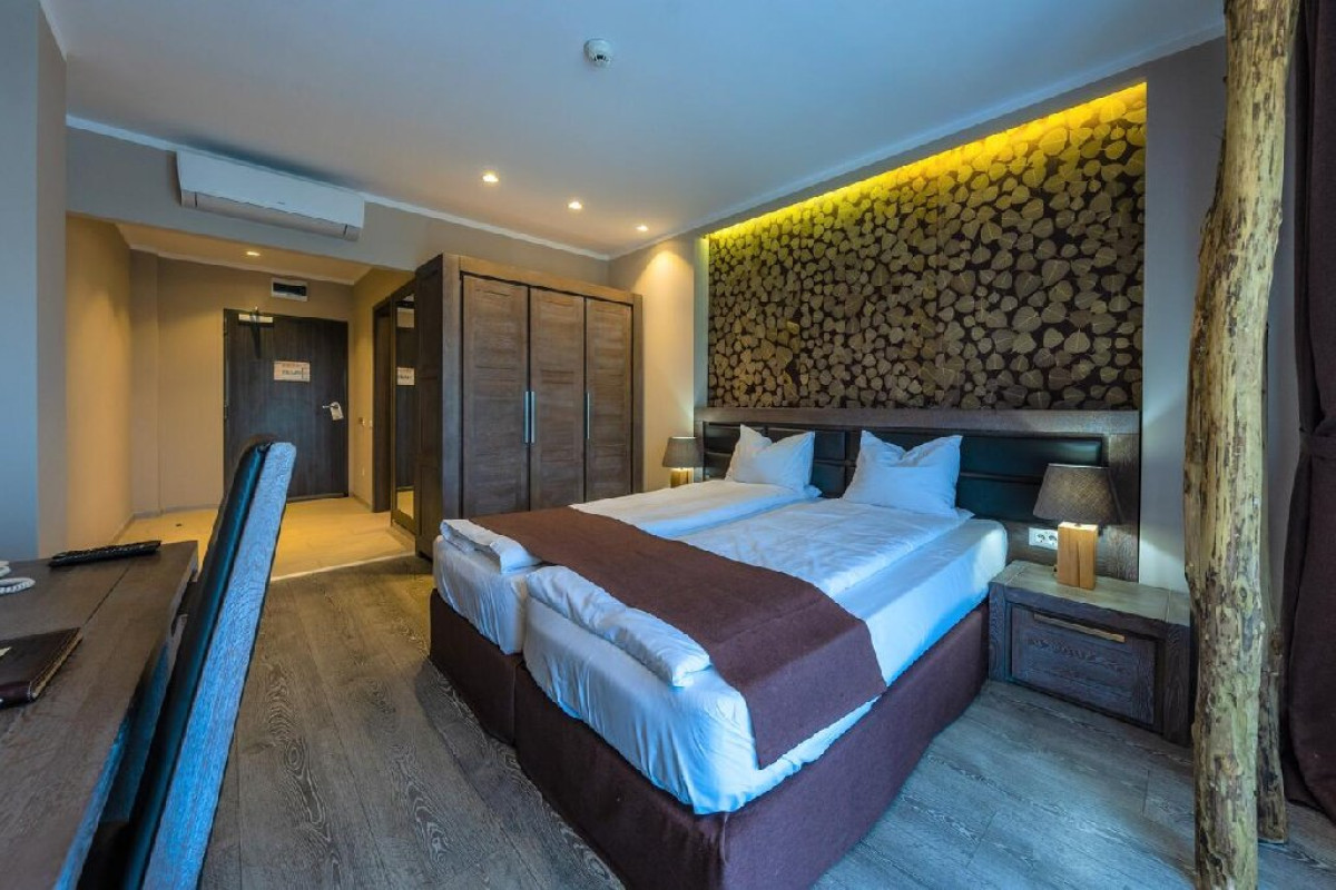 DELTA BOUTIQUE RESORT si CARMEN SILVA RESORT