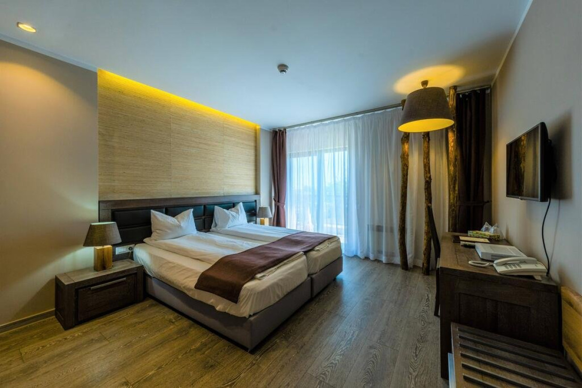 DELTA BOUTIQUE RESORT si CARMEN SILVA RESORT