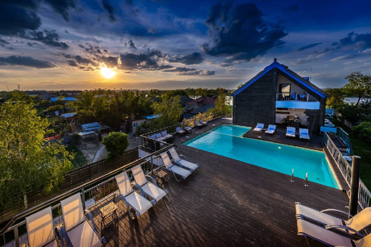 DELTA BOUTIQUE RESORT si CARMEN SILVA RESORT