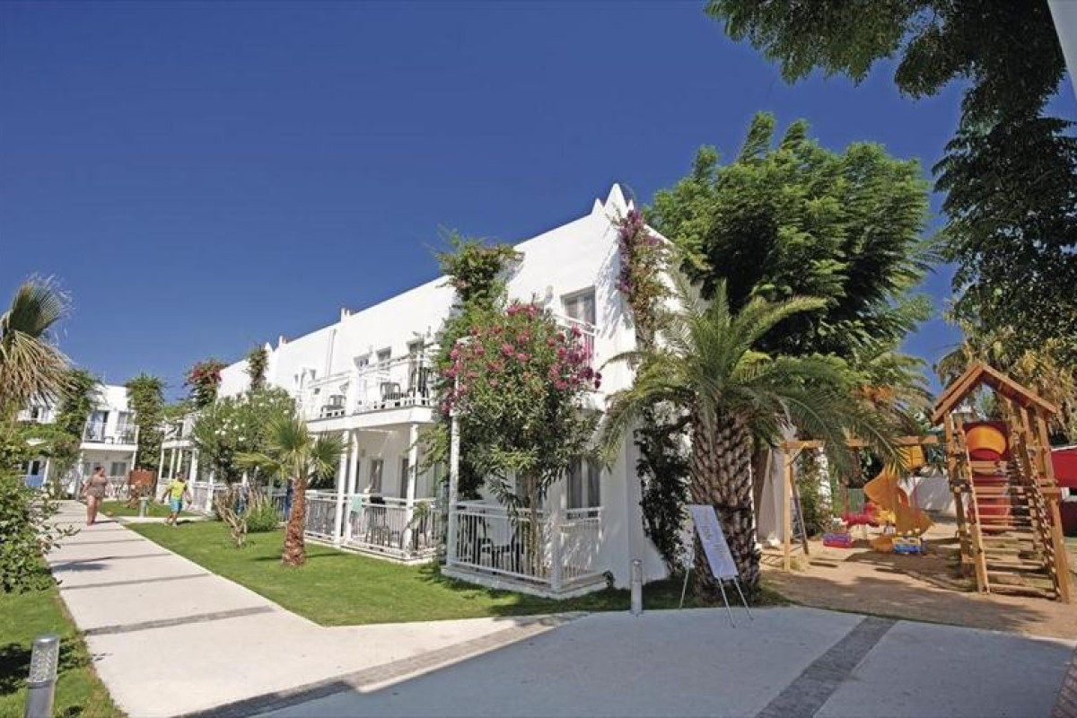 PETUNYA BEACH RESORT