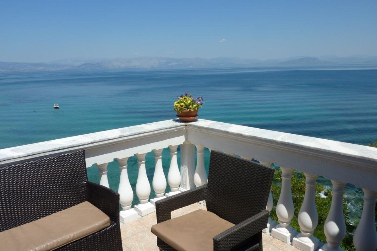 OASIS HOTEL PERAMA