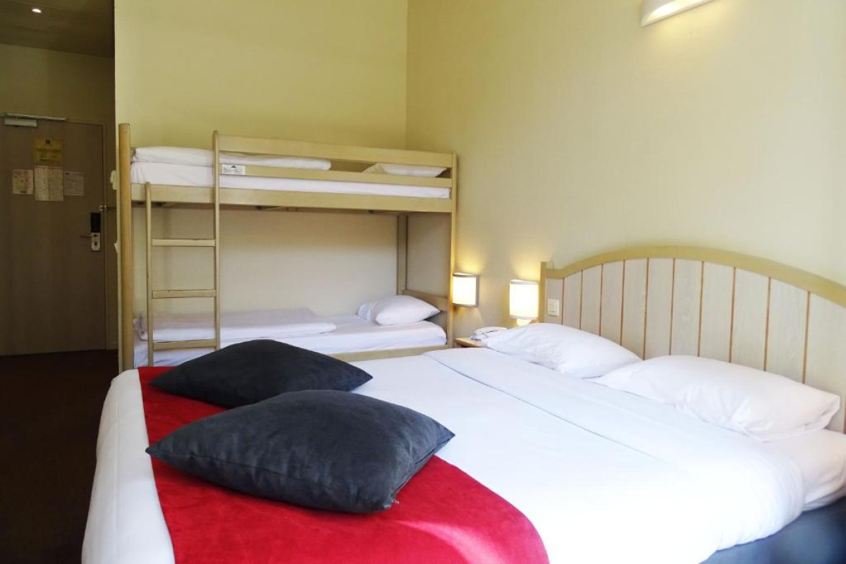 Hotel Campanile Val de France