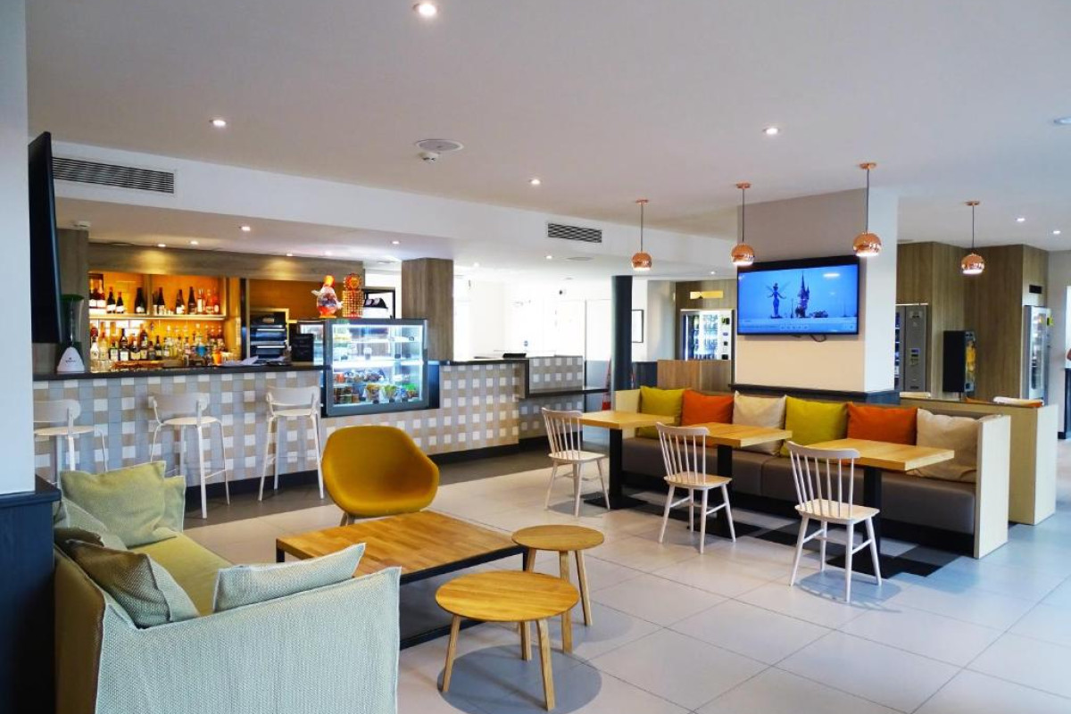 Hotel Campanile Val de France