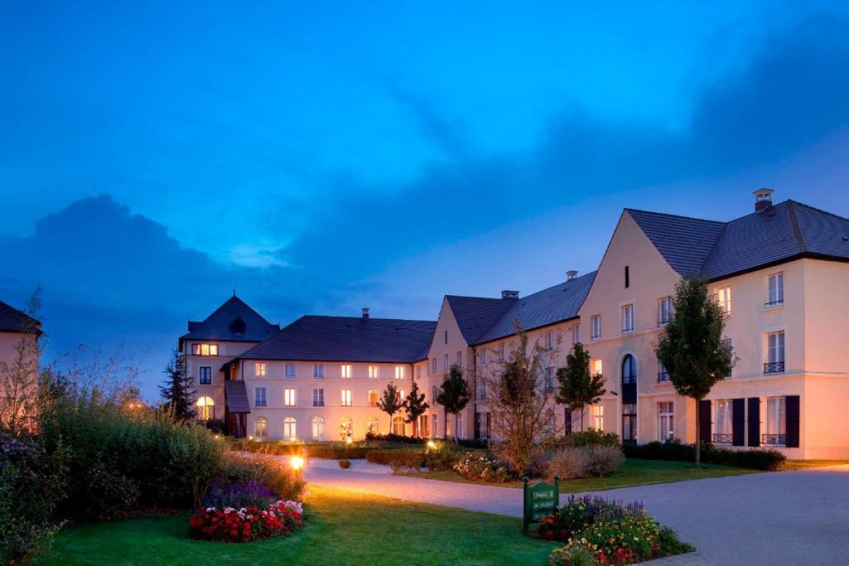 Hotel Campanile Val de France