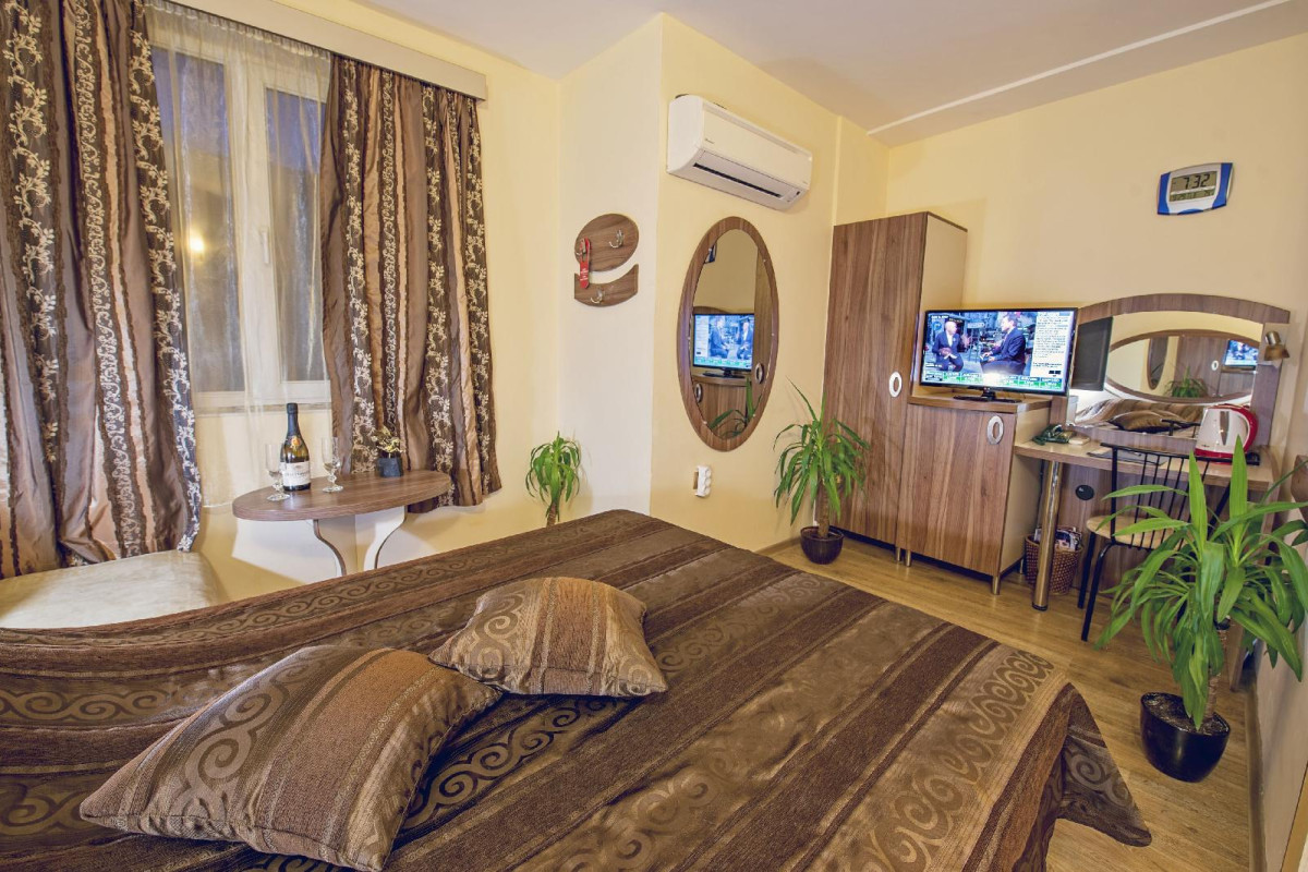 HOTEL COLOR