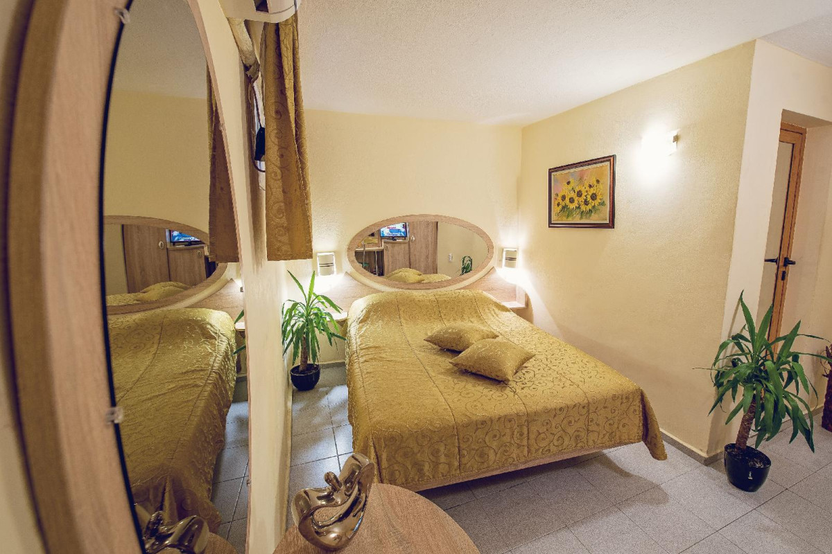 HOTEL COLOR