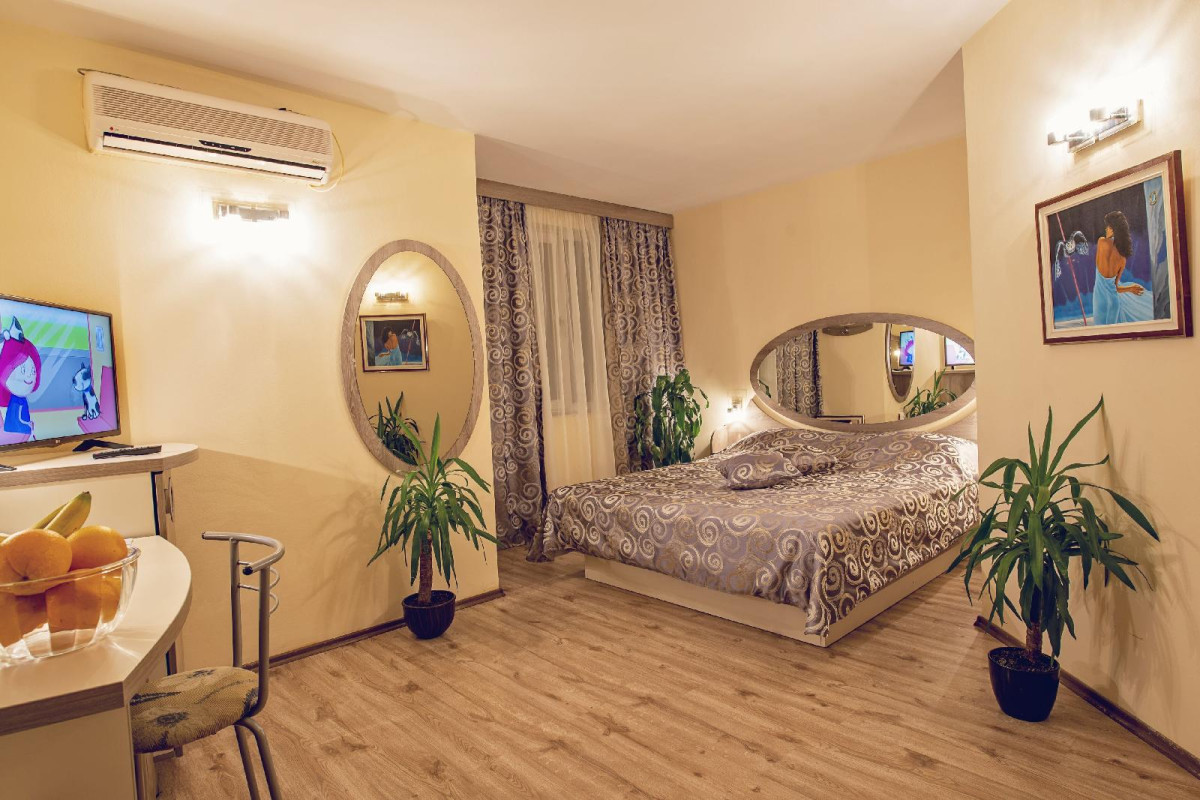 HOTEL COLOR