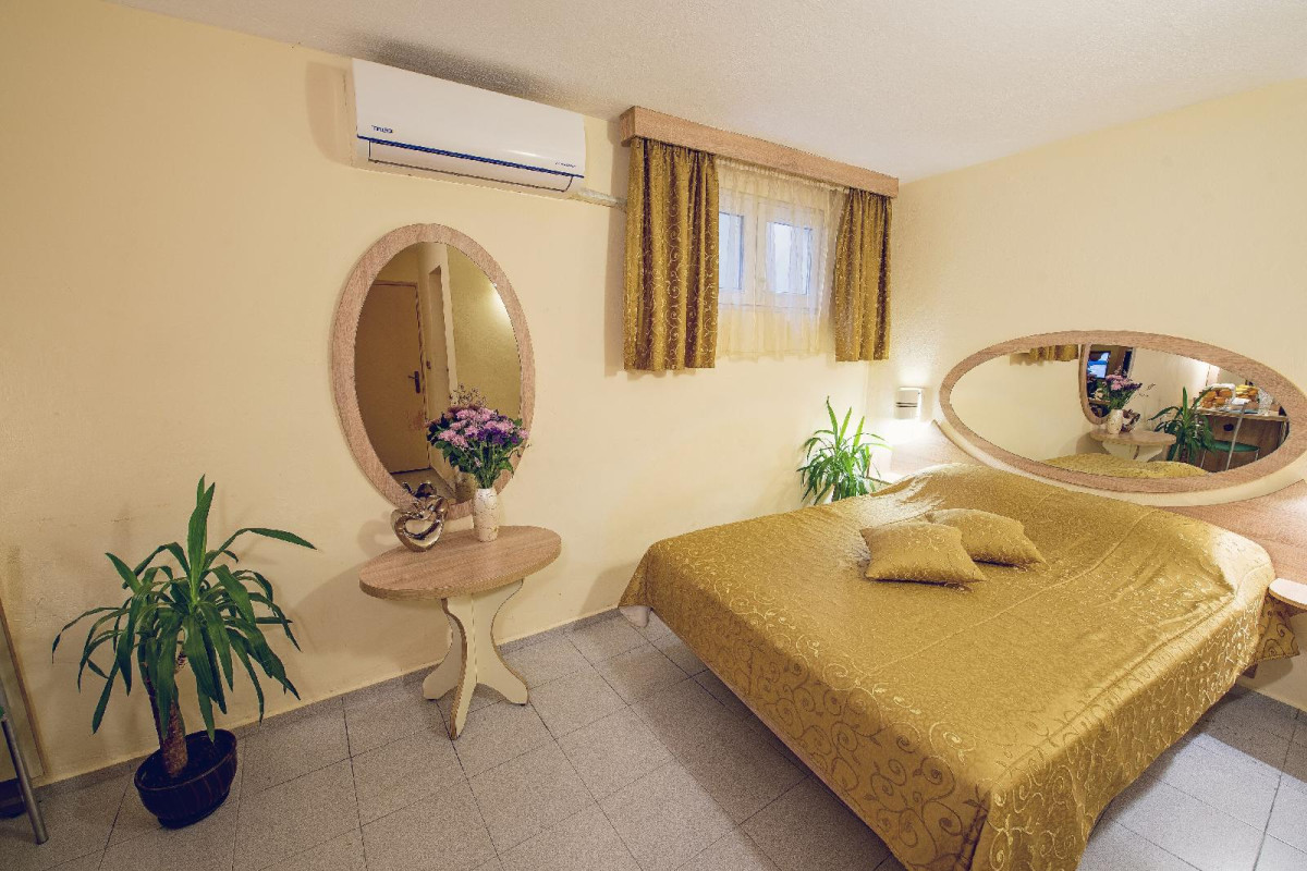 HOTEL COLOR