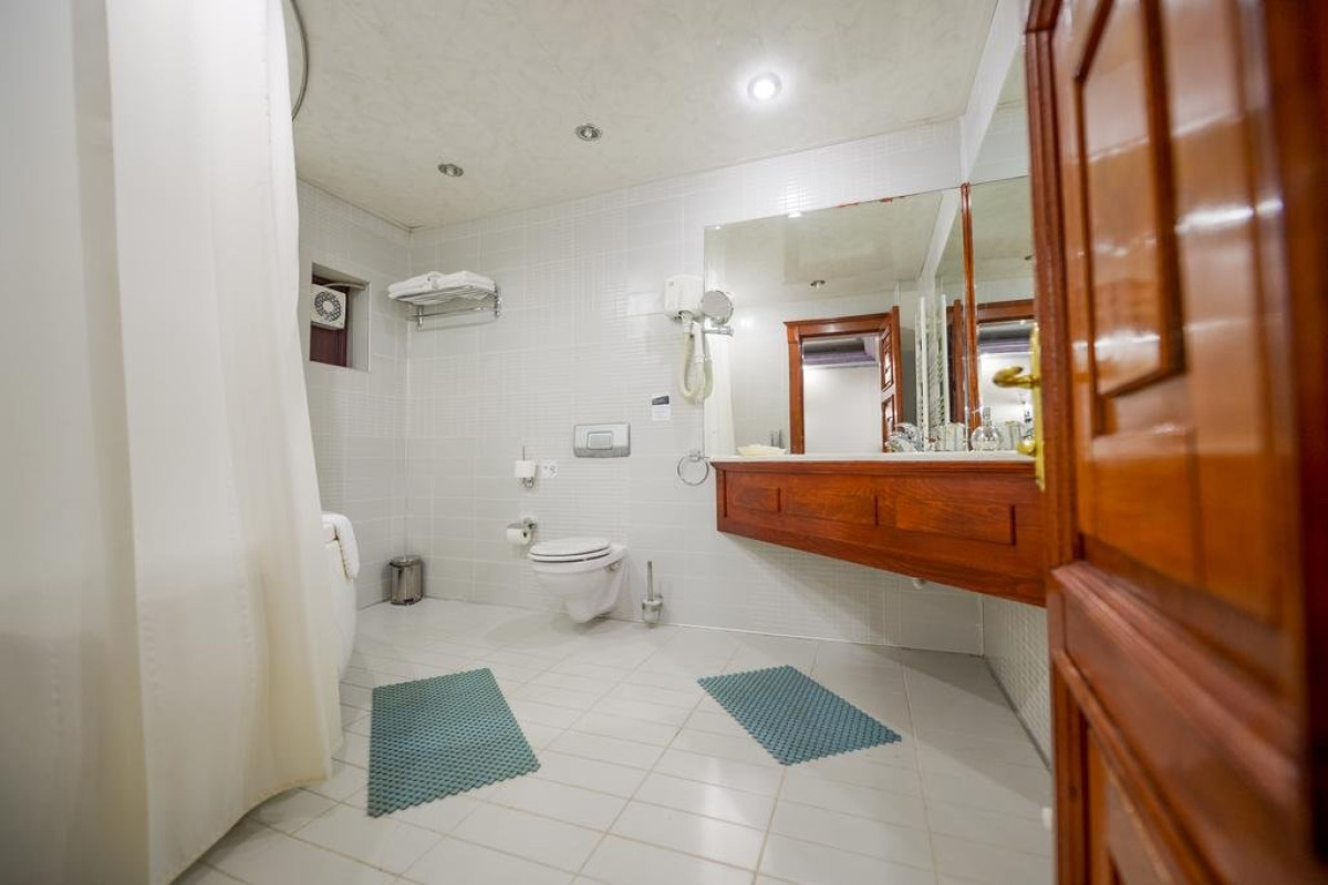 HOTEL COMFORT SUITES