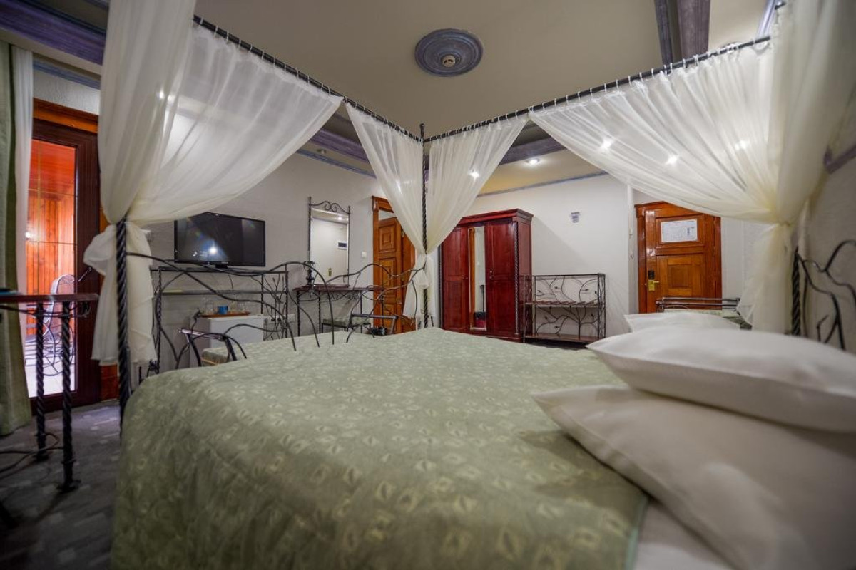 HOTEL COMFORT SUITES