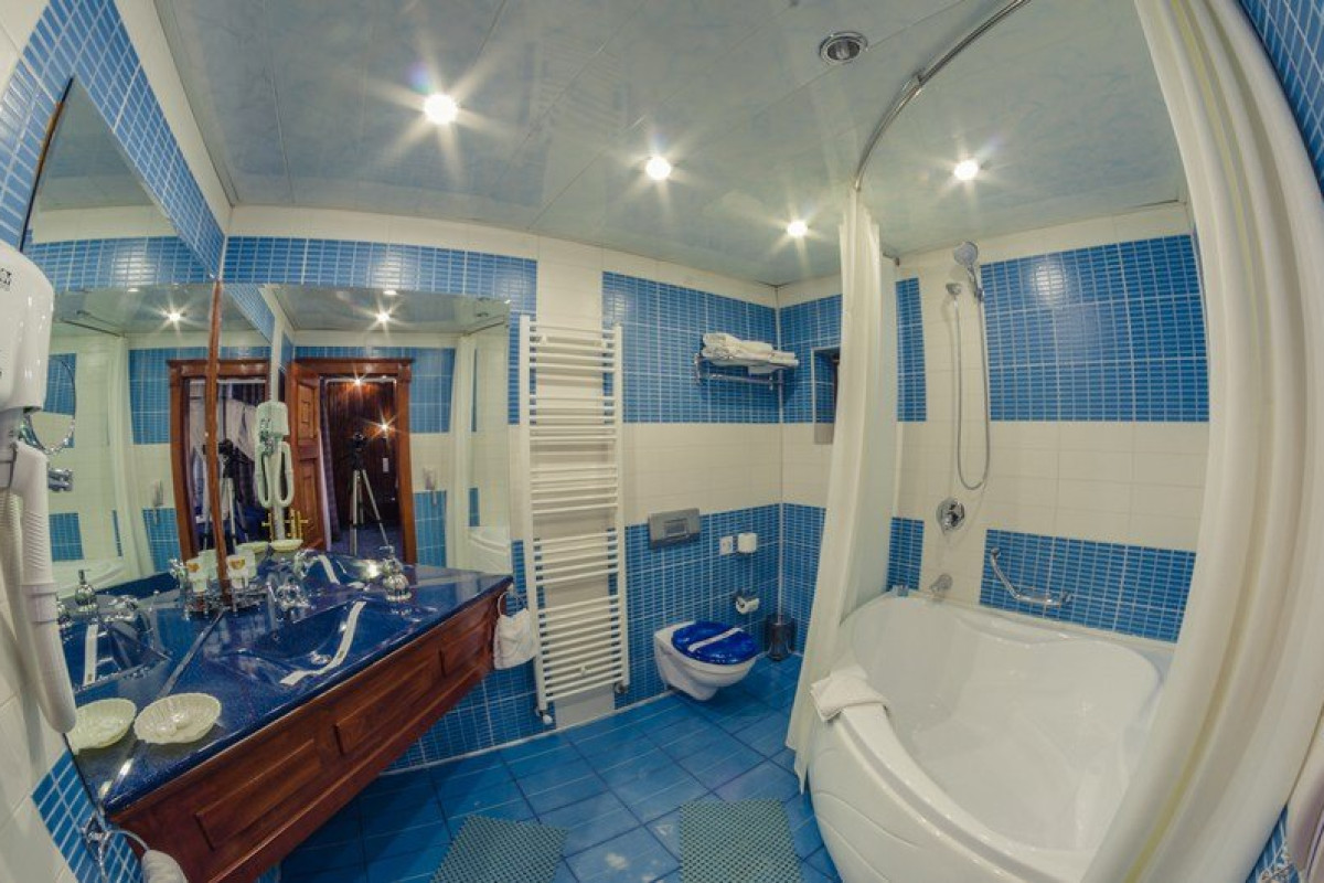 HOTEL COMFORT SUITES