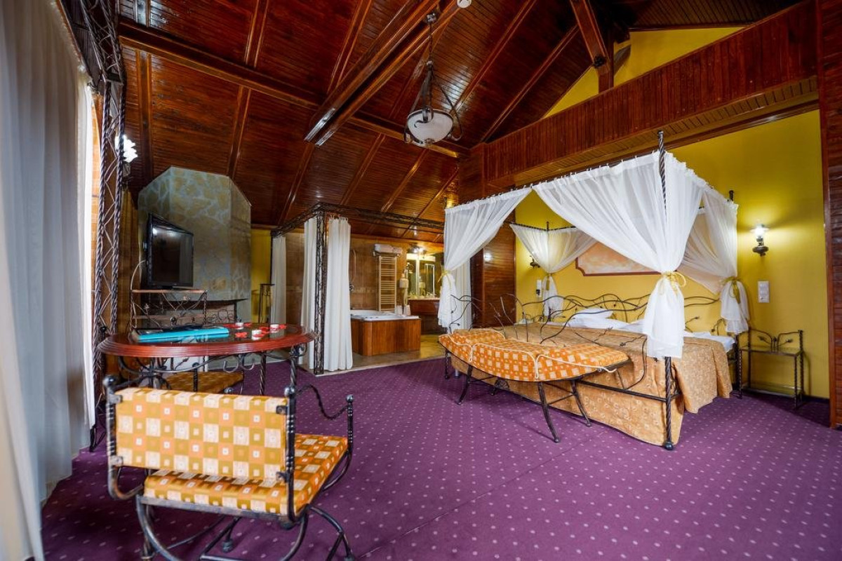 HOTEL COMFORT SUITES