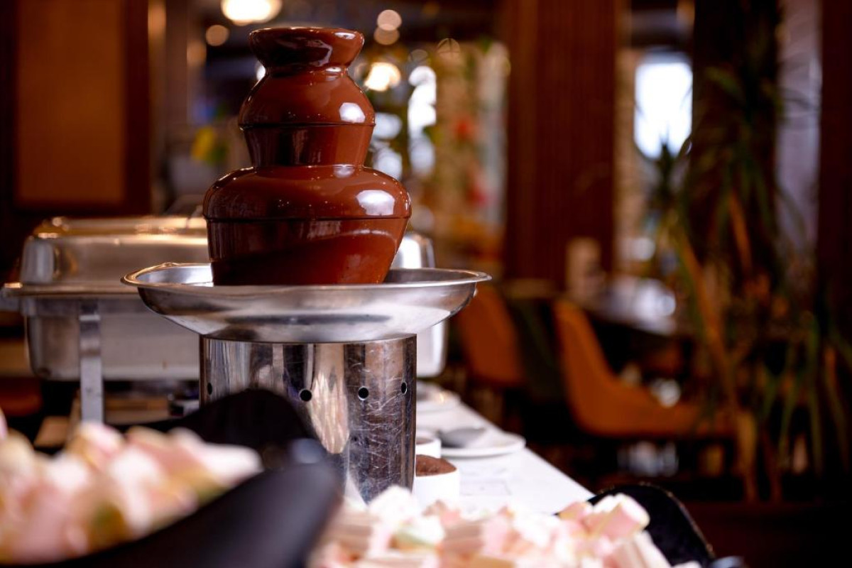Hotel db San Antonio + Spa