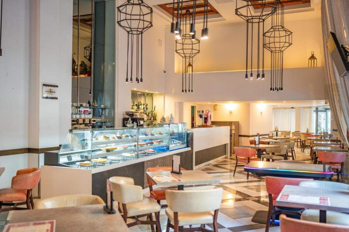 Hotel db San Antonio + Spa