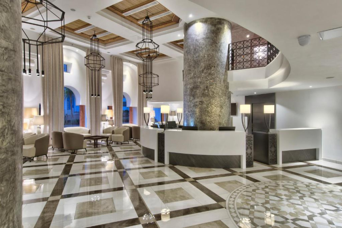 Hotel db San Antonio + Spa