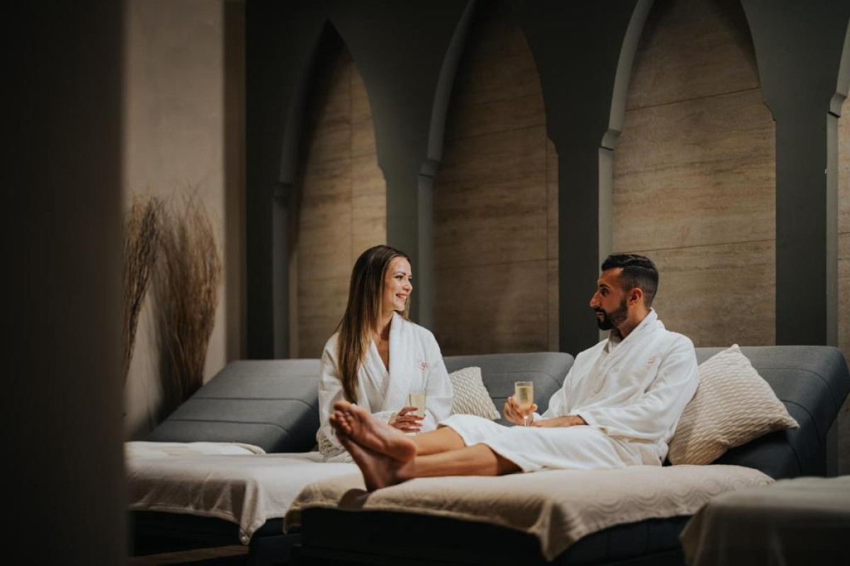 Hotel db San Antonio + Spa