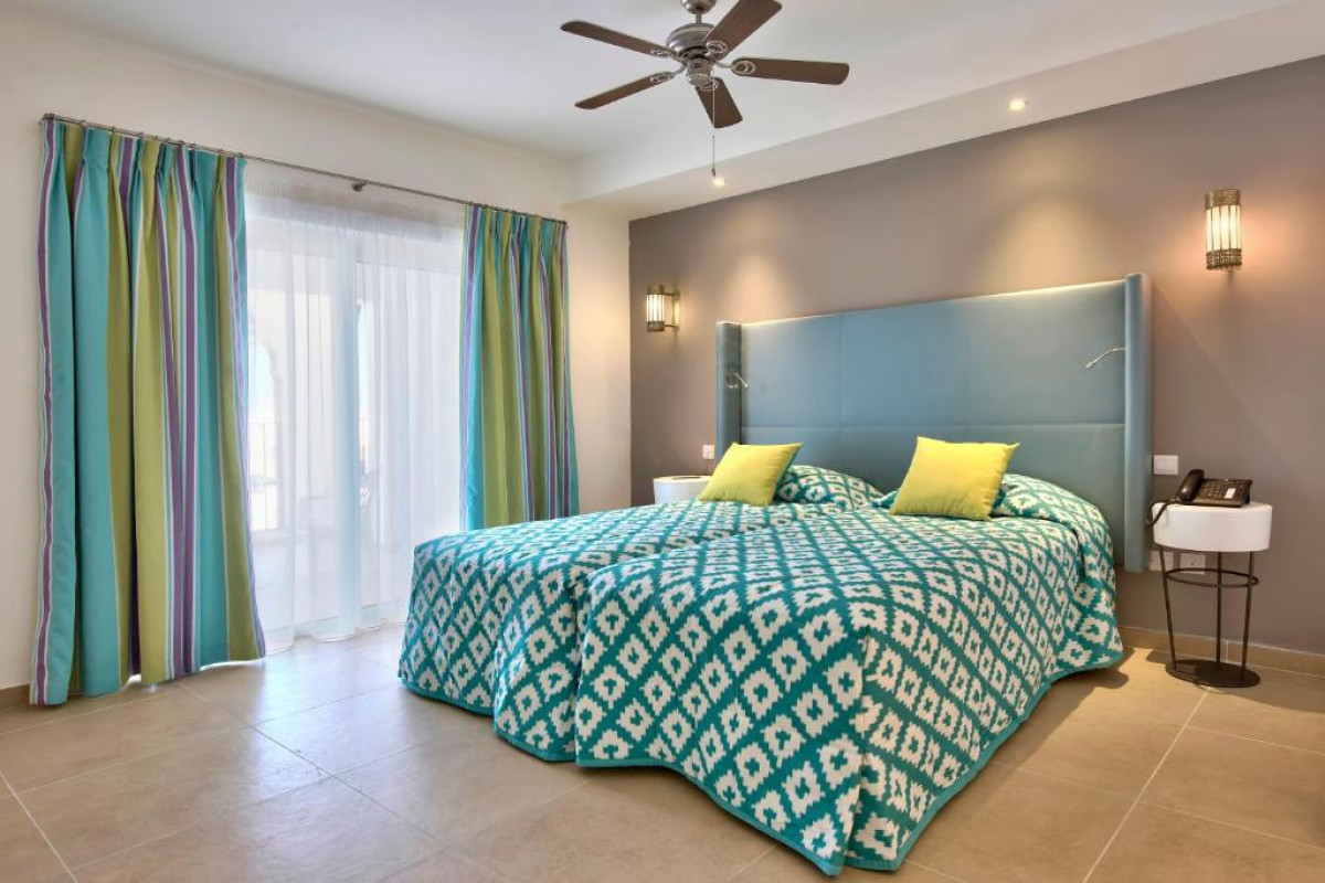 Hotel db San Antonio + Spa