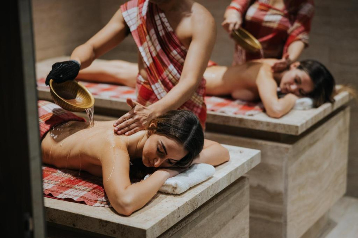 Hotel db San Antonio + Spa