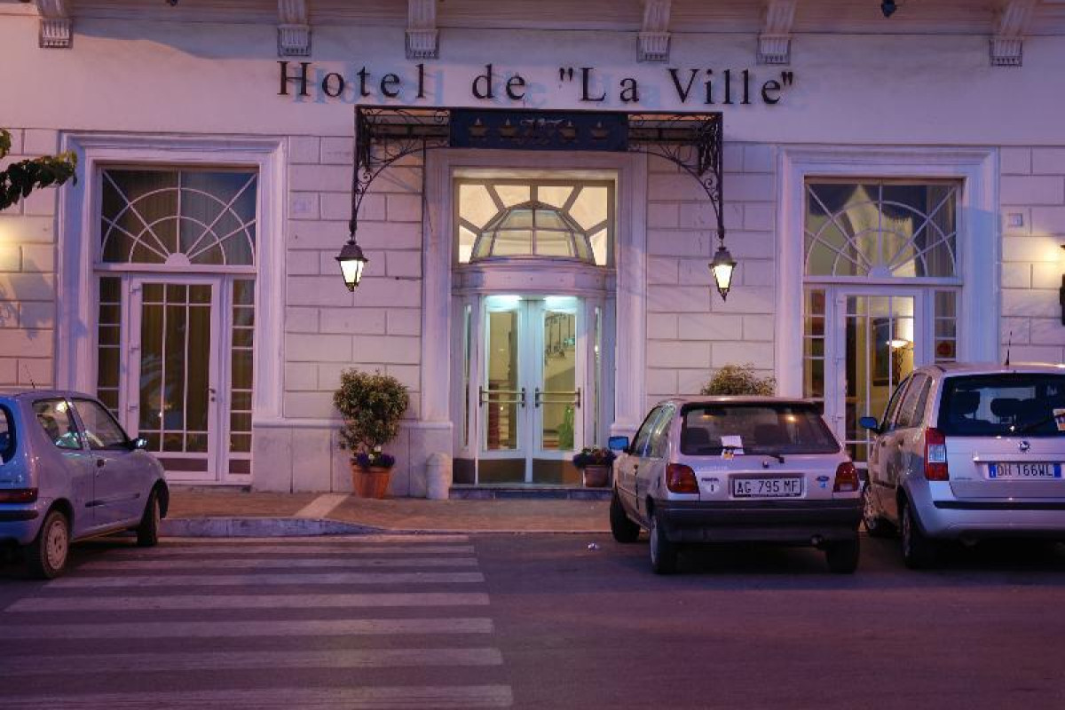 Hotel De La Ville