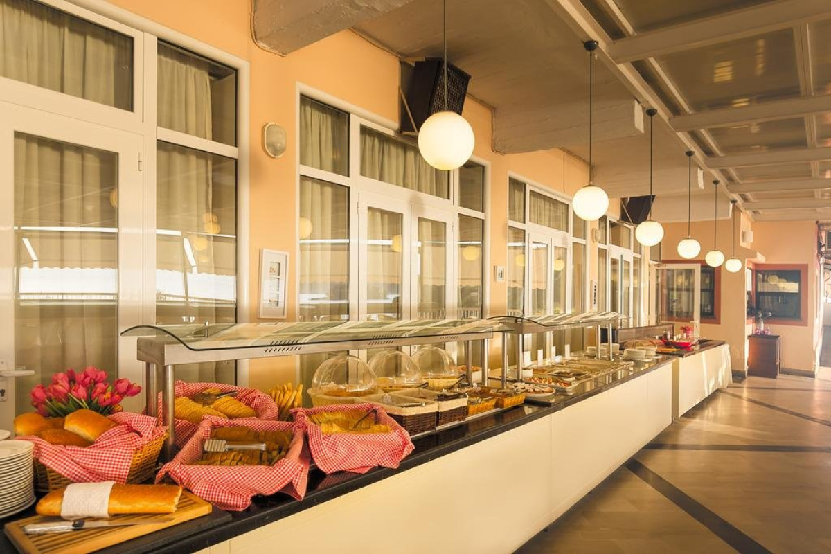 OASIS HOTEL PERAMA